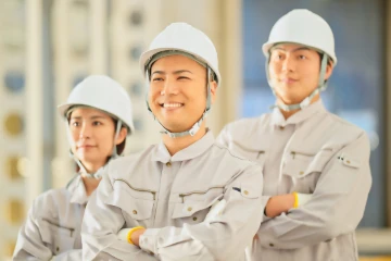 alt=”活躍する外国人材”